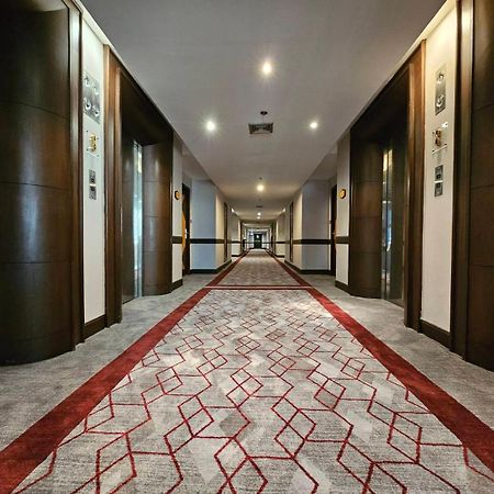 Zenith Sukhumvit Hotel Банкок Екстериор снимка