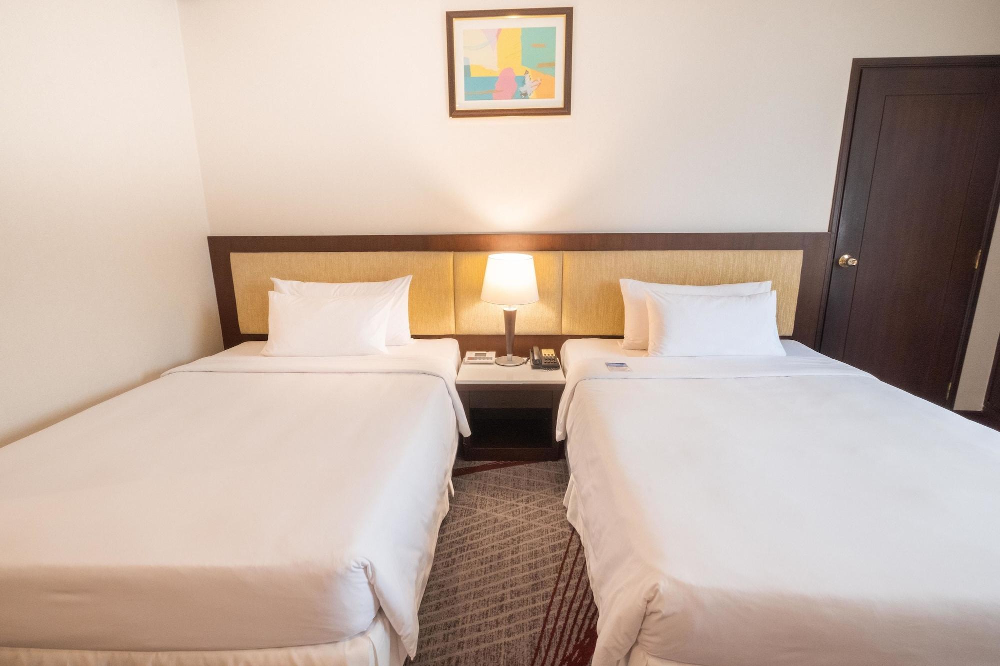 Zenith Sukhumvit Hotel Банкок Екстериор снимка