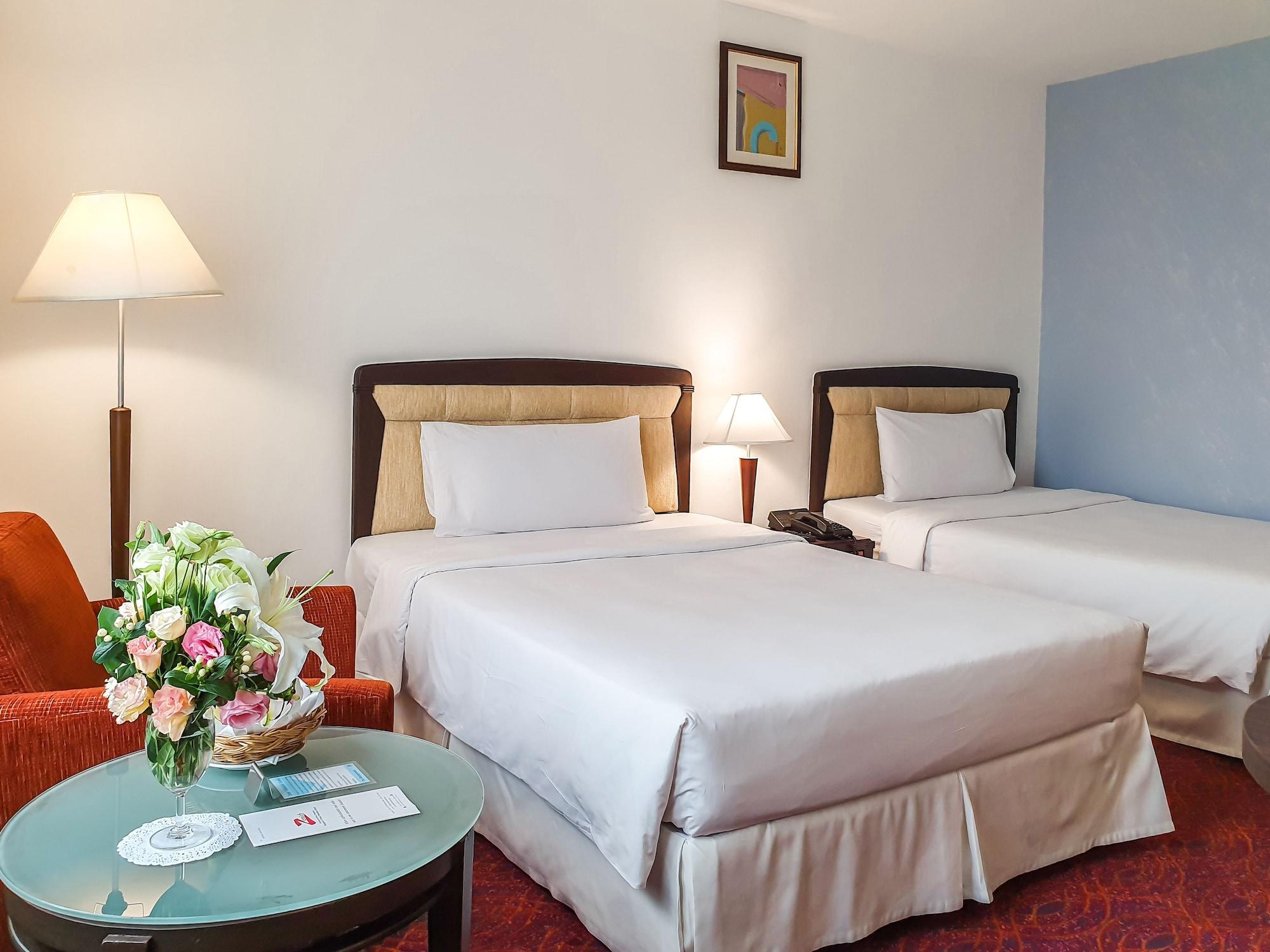 Zenith Sukhumvit Hotel Банкок Екстериор снимка