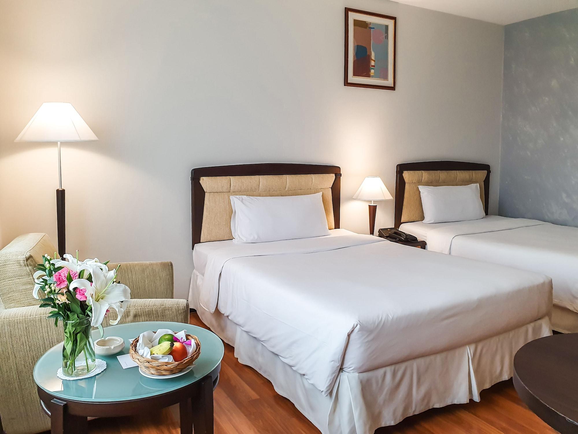 Zenith Sukhumvit Hotel Банкок Екстериор снимка