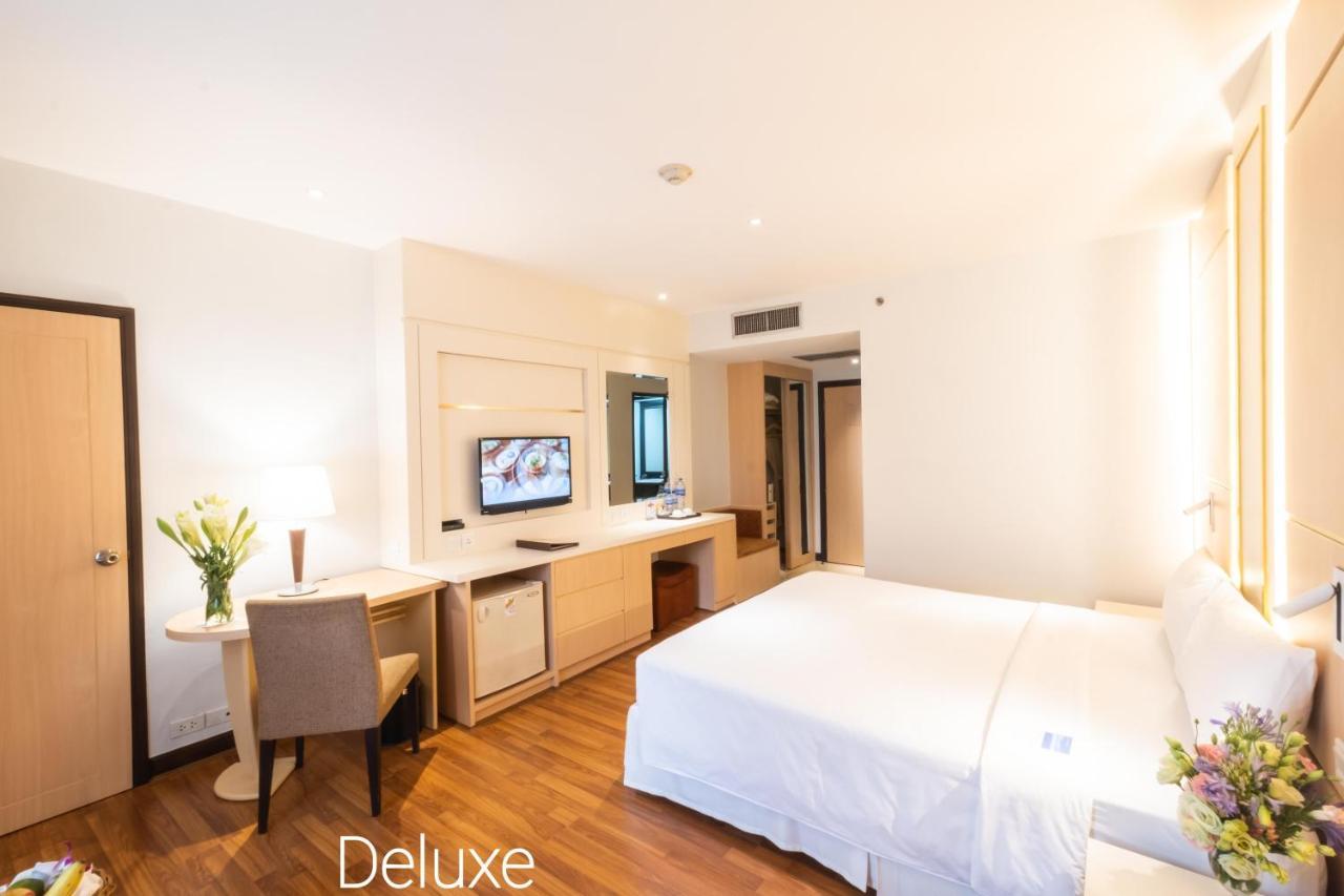 Zenith Sukhumvit Hotel Банкок Екстериор снимка
