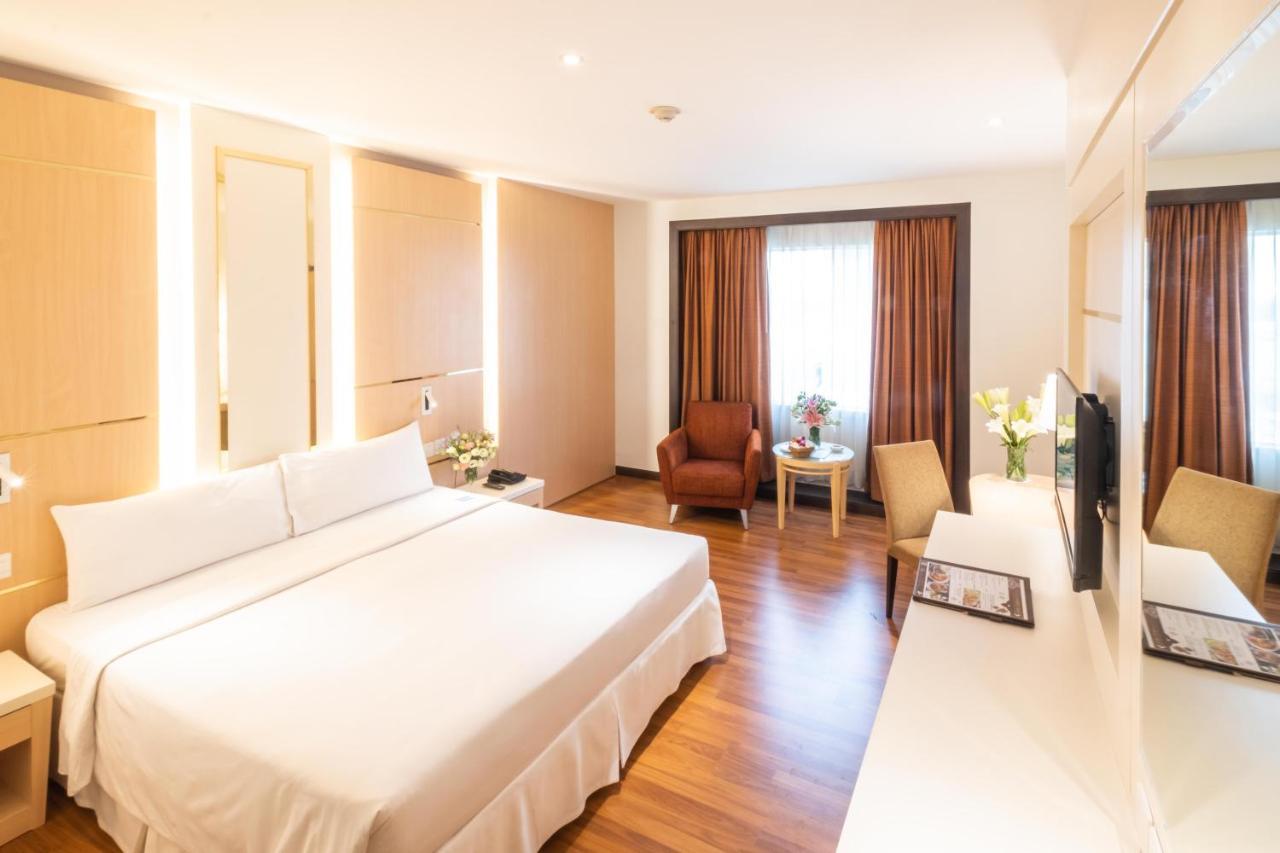 Zenith Sukhumvit Hotel Банкок Екстериор снимка