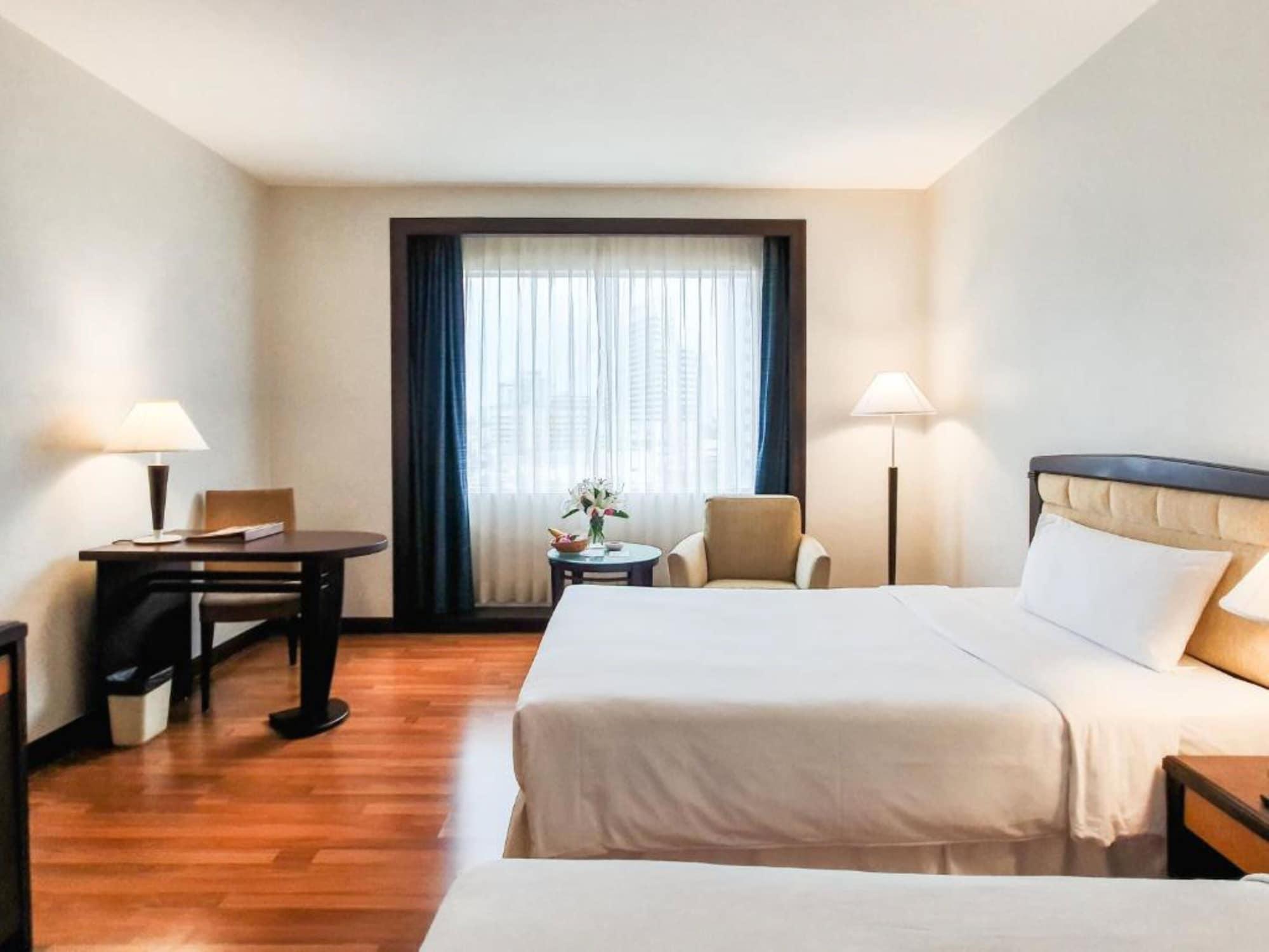 Zenith Sukhumvit Hotel Банкок Екстериор снимка