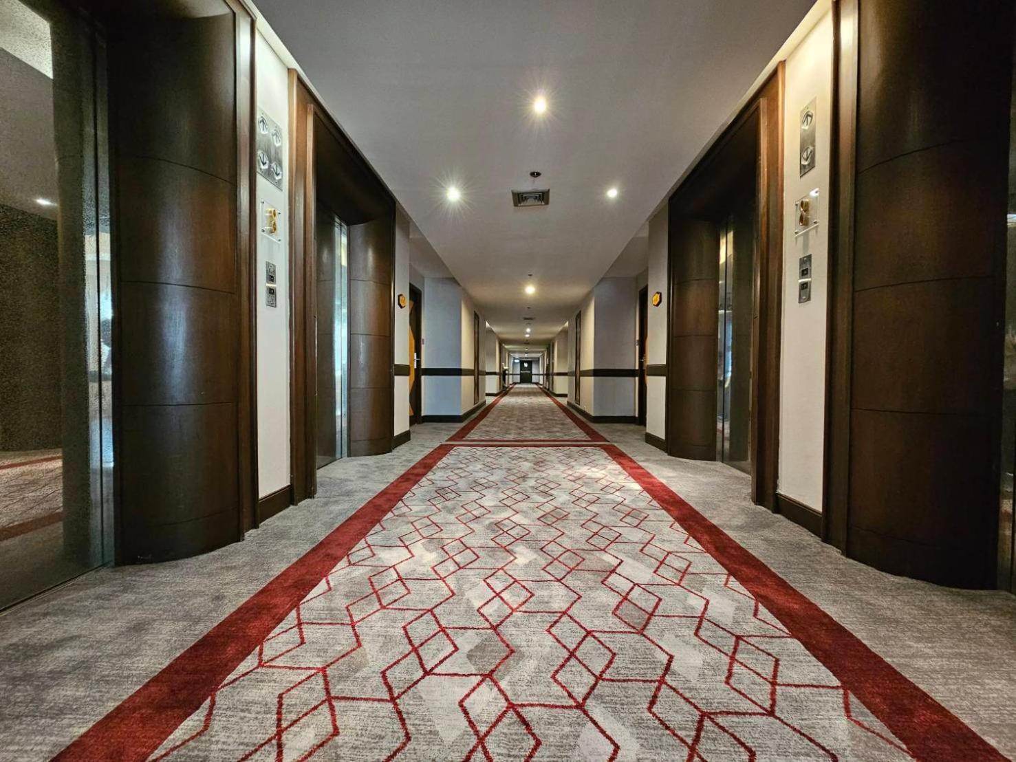 Zenith Sukhumvit Hotel Банкок Екстериор снимка