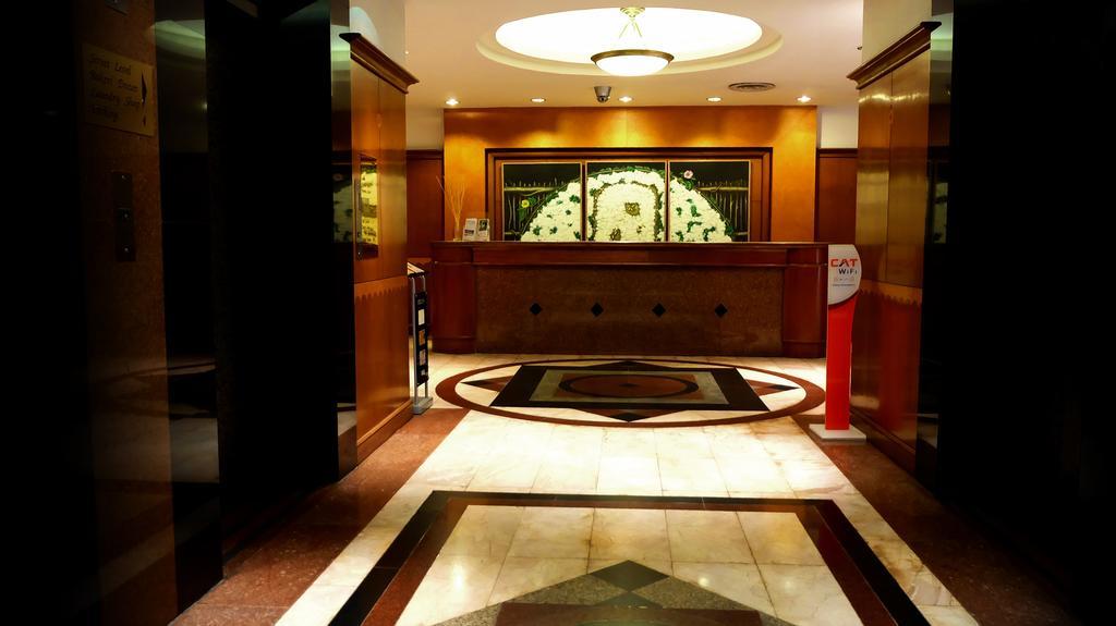 Zenith Sukhumvit Hotel Банкок Екстериор снимка