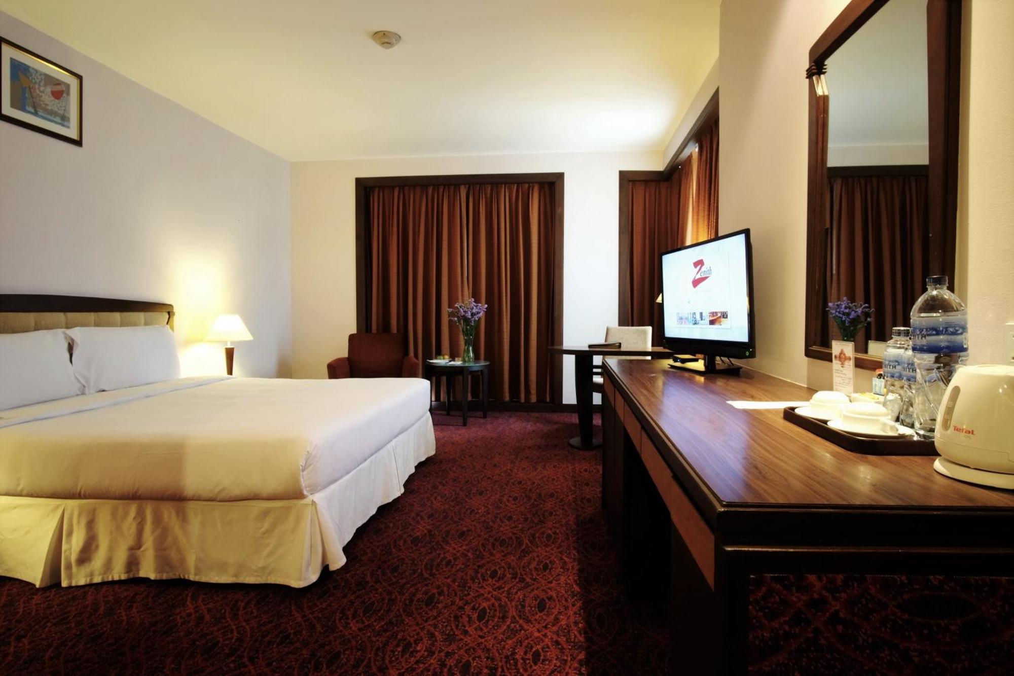 Zenith Sukhumvit Hotel Банкок Екстериор снимка