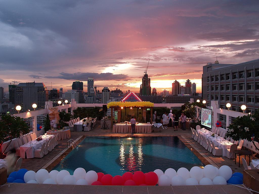 Zenith Sukhumvit Hotel Банкок Екстериор снимка