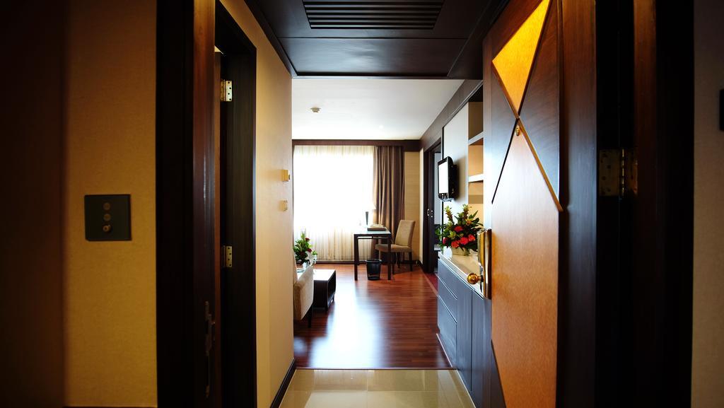 Zenith Sukhumvit Hotel Банкок Екстериор снимка