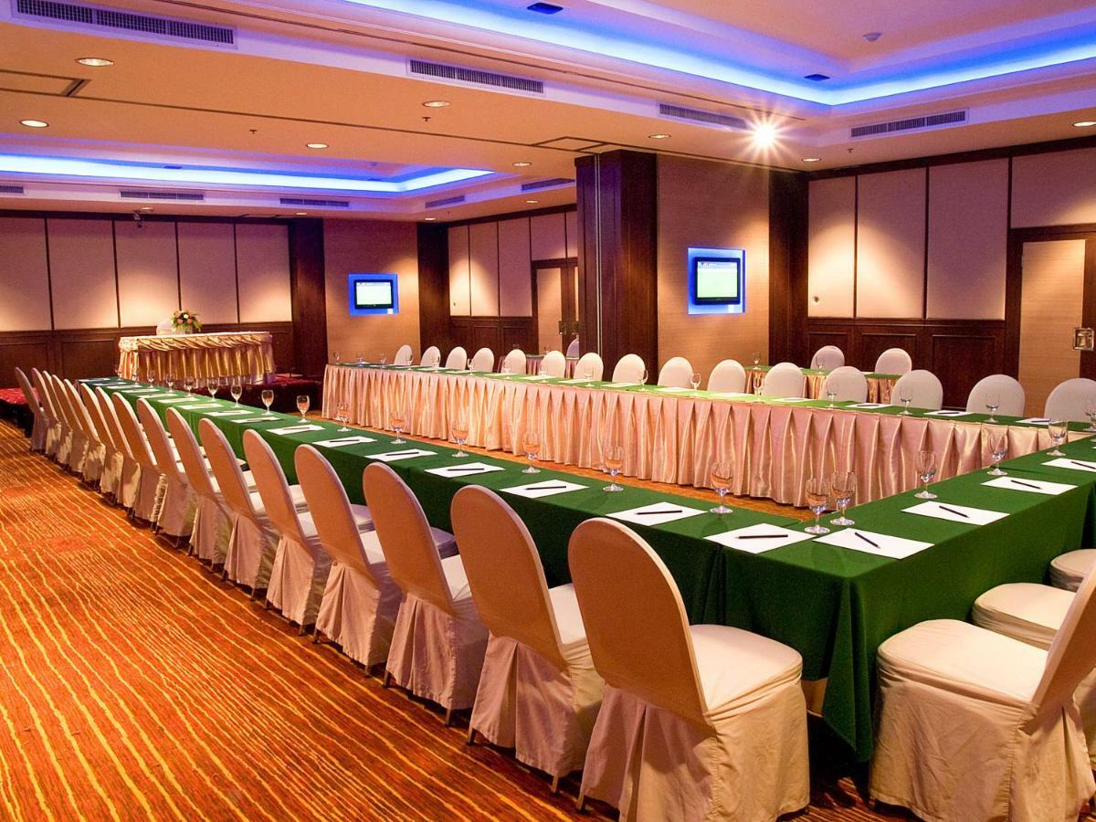 Zenith Sukhumvit Hotel Банкок Екстериор снимка