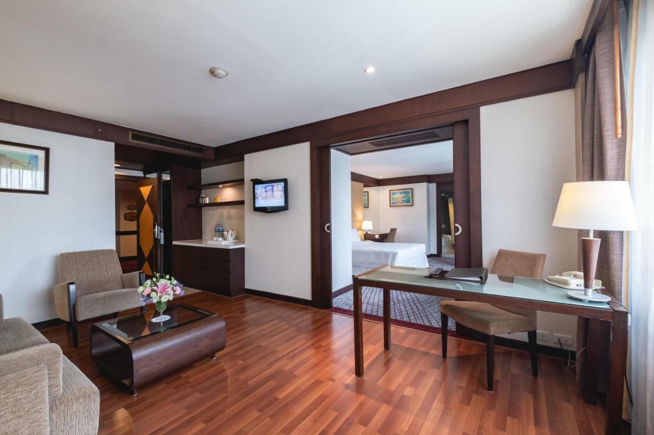Zenith Sukhumvit Hotel Банкок Екстериор снимка
