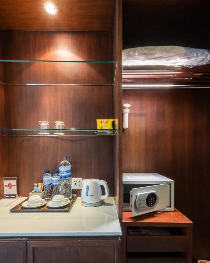 Zenith Sukhumvit Hotel Банкок Екстериор снимка