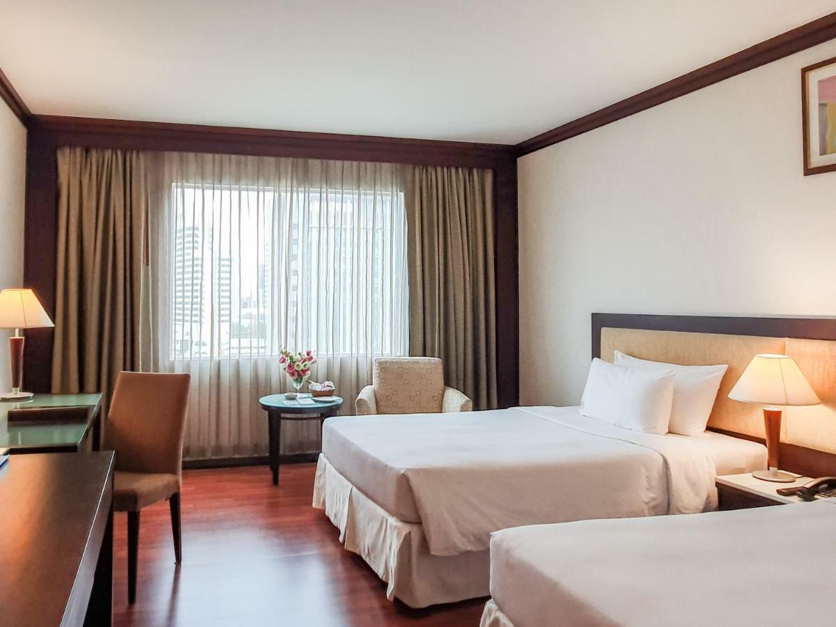 Zenith Sukhumvit Hotel Банкок Екстериор снимка