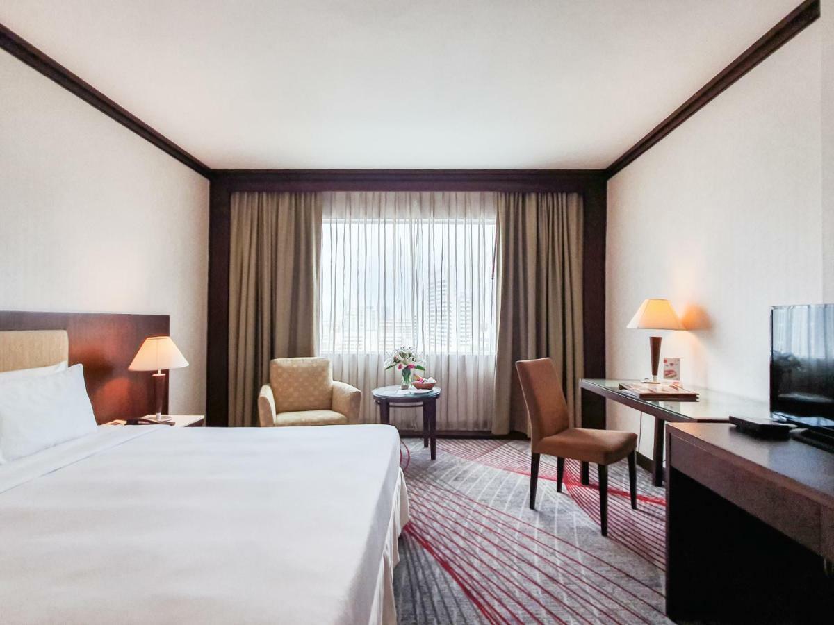 Zenith Sukhumvit Hotel Банкок Екстериор снимка