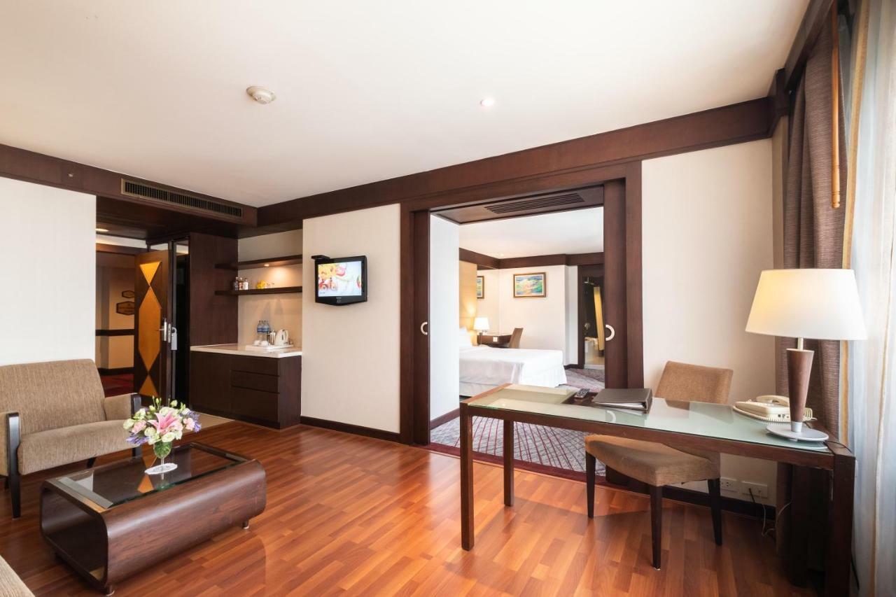 Zenith Sukhumvit Hotel Банкок Екстериор снимка