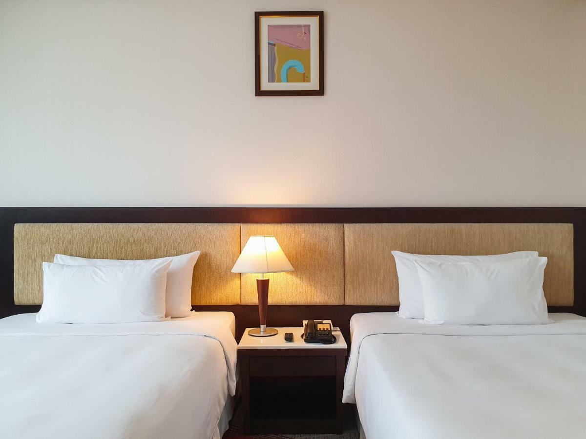 Zenith Sukhumvit Hotel Банкок Екстериор снимка