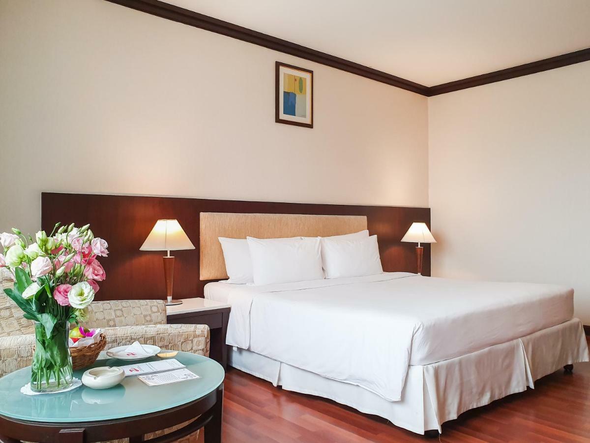 Zenith Sukhumvit Hotel Банкок Екстериор снимка