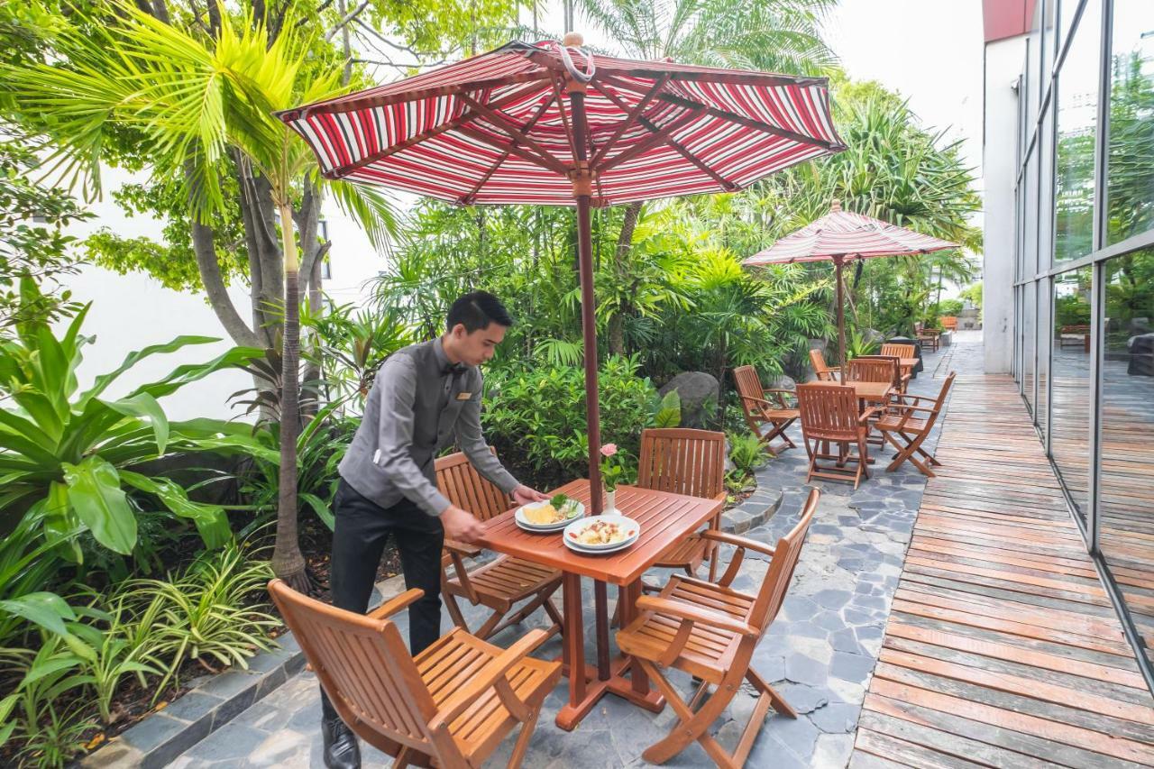 Zenith Sukhumvit Hotel Банкок Екстериор снимка