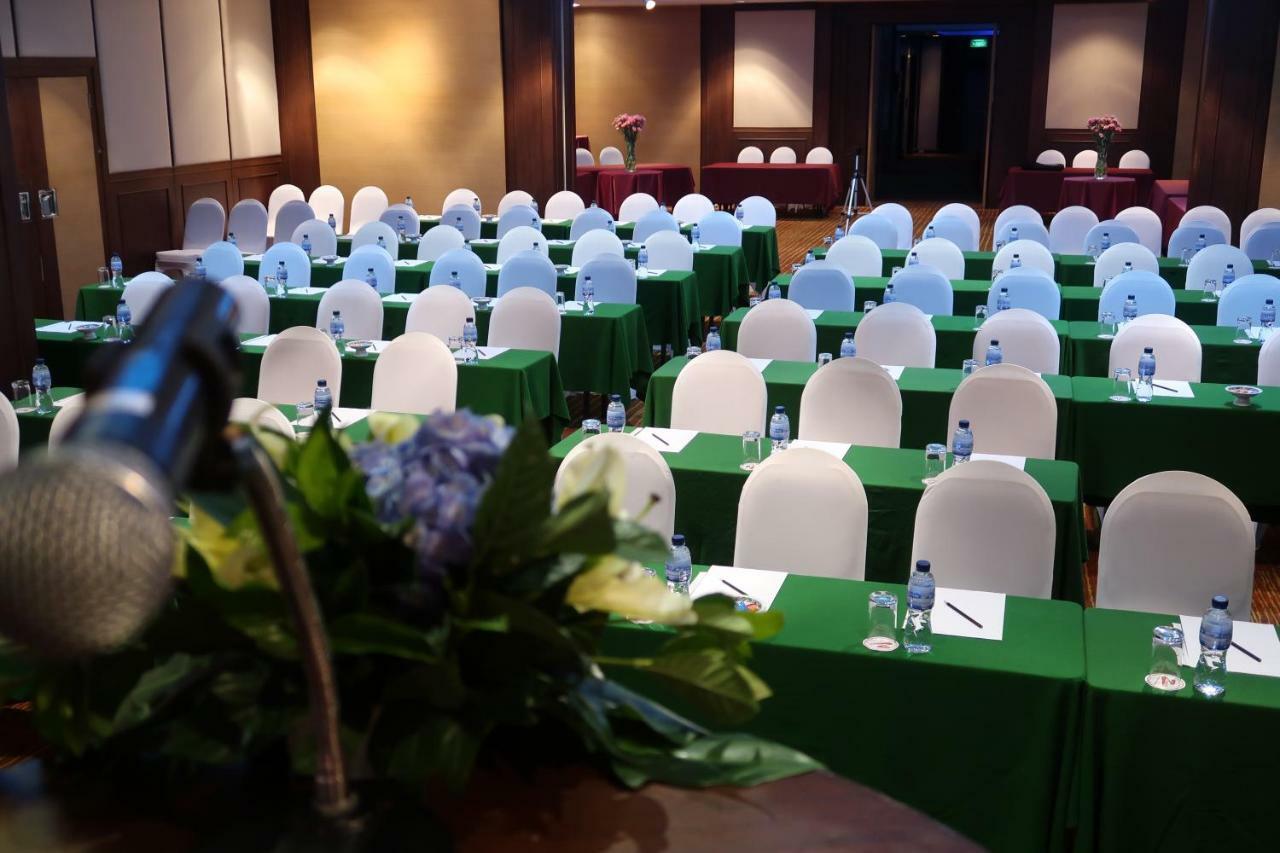 Zenith Sukhumvit Hotel Банкок Екстериор снимка
