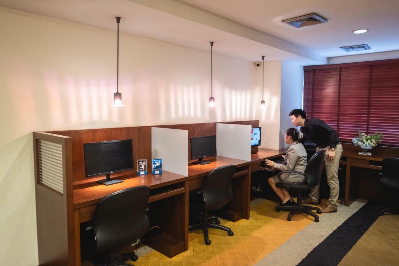Zenith Sukhumvit Hotel Банкок Екстериор снимка